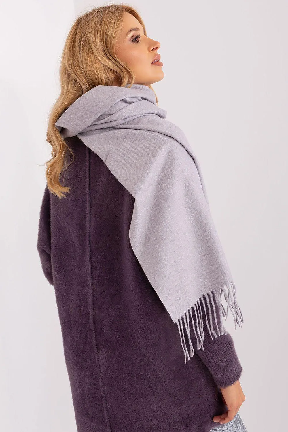 Chic Winter Wrap with Tassel Accents - Luxurious 100% Polyester, 196 cm Long