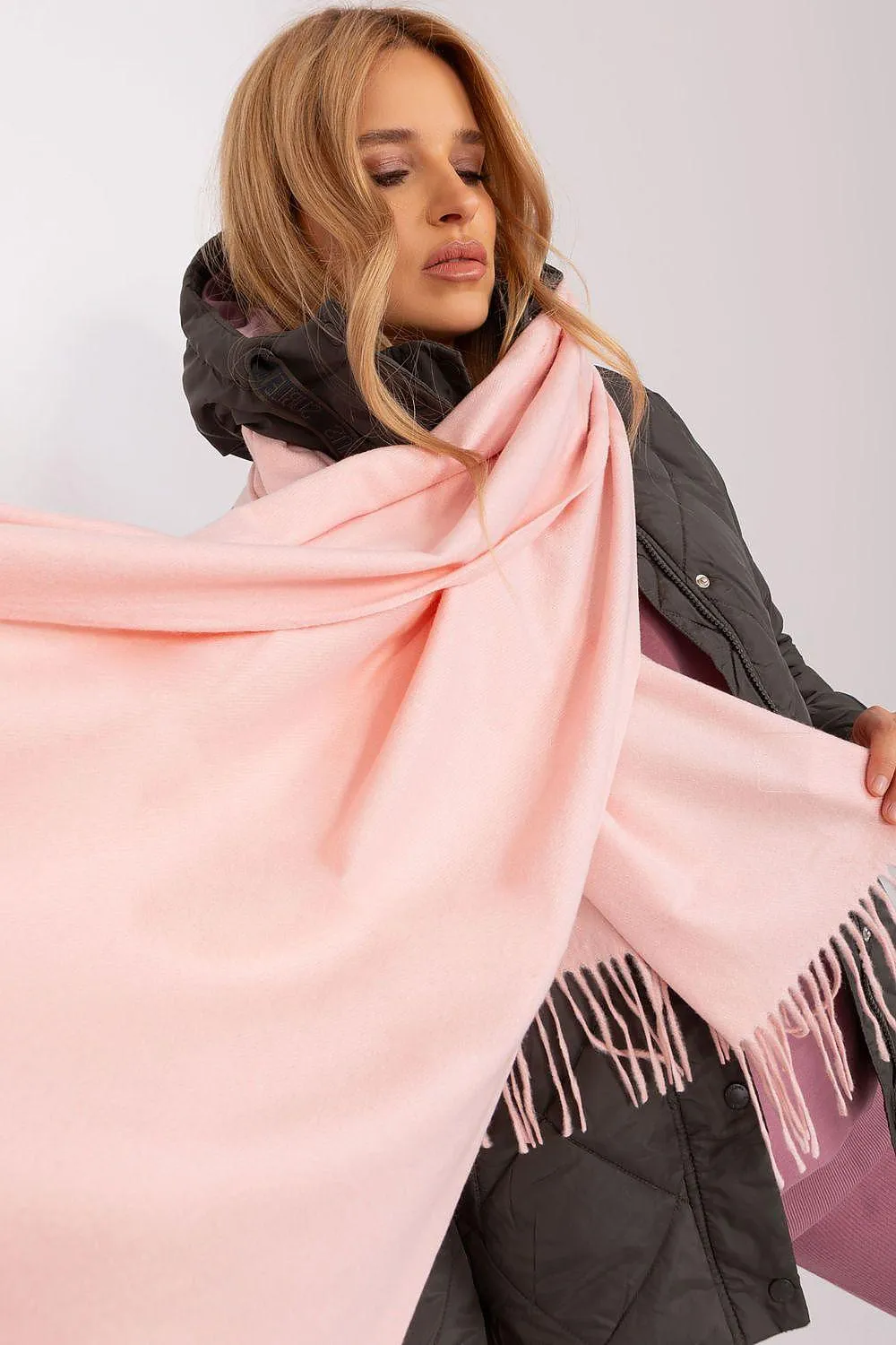 Chic Winter Wrap with Tassel Accents - Luxurious 100% Polyester, 196 cm Long