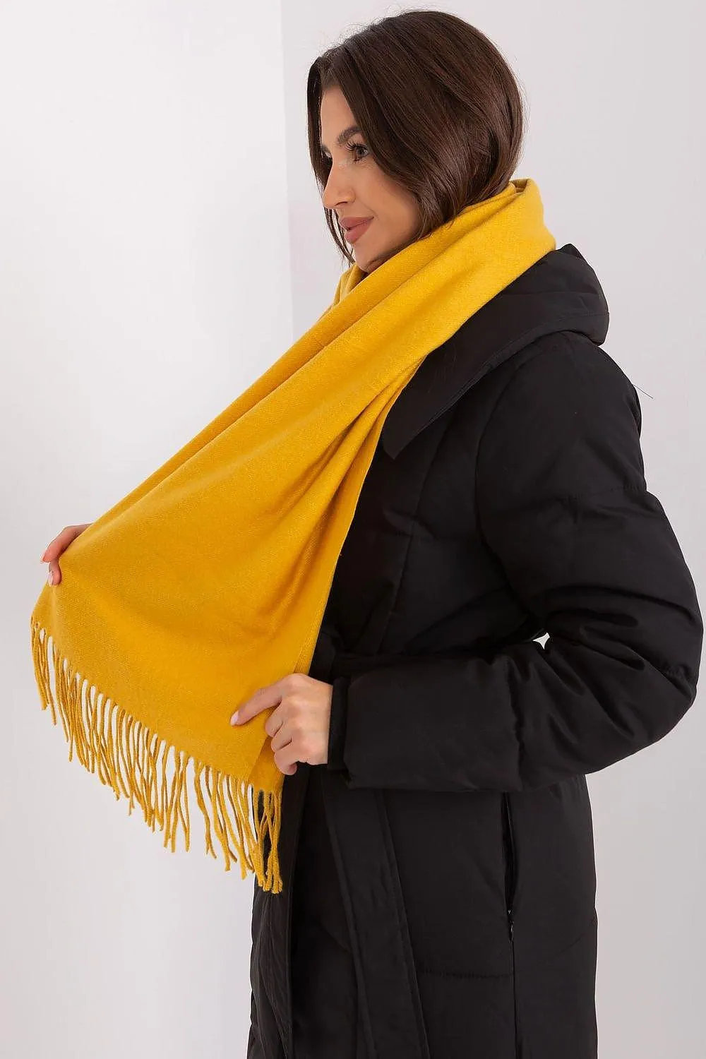 Chic Winter Wrap with Tassel Accents - Luxurious 100% Polyester, 196 cm Long