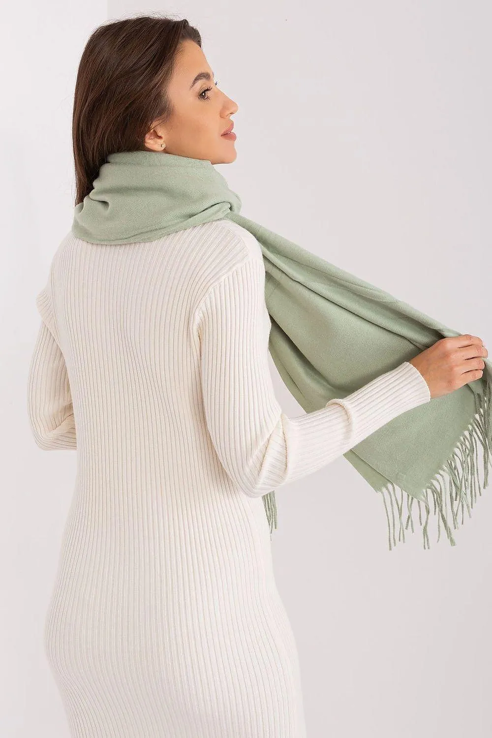 Chic Winter Wrap with Tassel Accents - Luxurious 100% Polyester, 196 cm Long