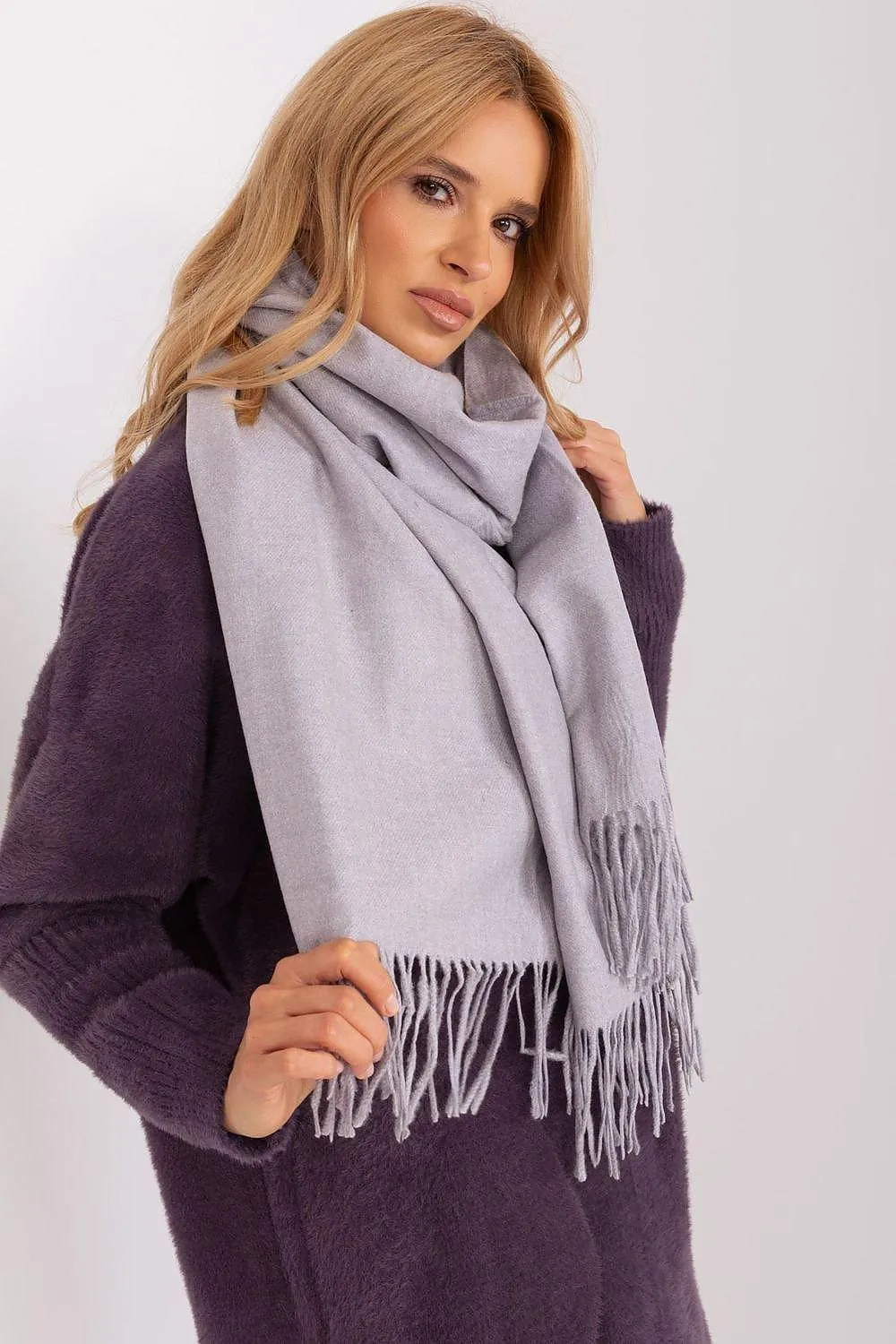 Chic Winter Wrap with Tassel Accents - Luxurious 100% Polyester, 196 cm Long