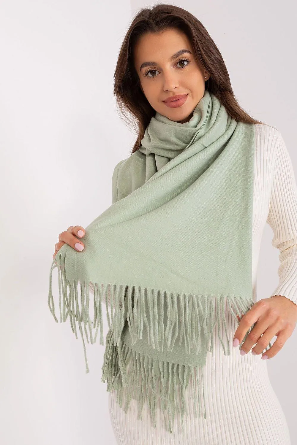 Chic Winter Wrap with Tassel Accents - Luxurious 100% Polyester, 196 cm Long