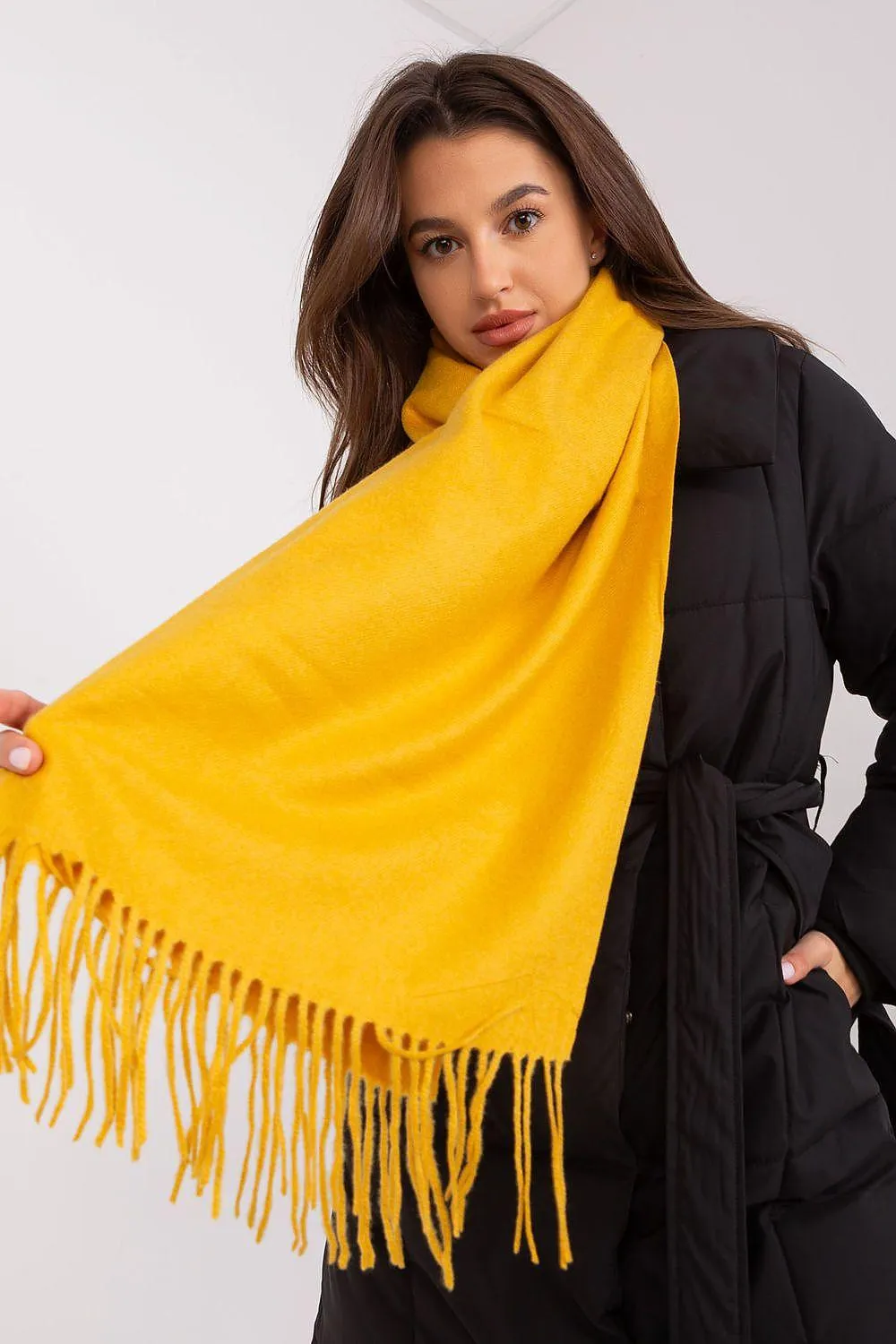 Chic Winter Wrap with Tassel Accents - Luxurious 100% Polyester, 196 cm Long