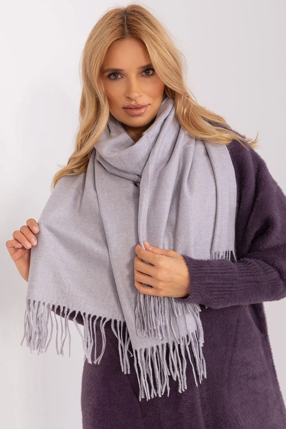 Chic Winter Wrap with Tassel Accents - Luxurious 100% Polyester, 196 cm Long