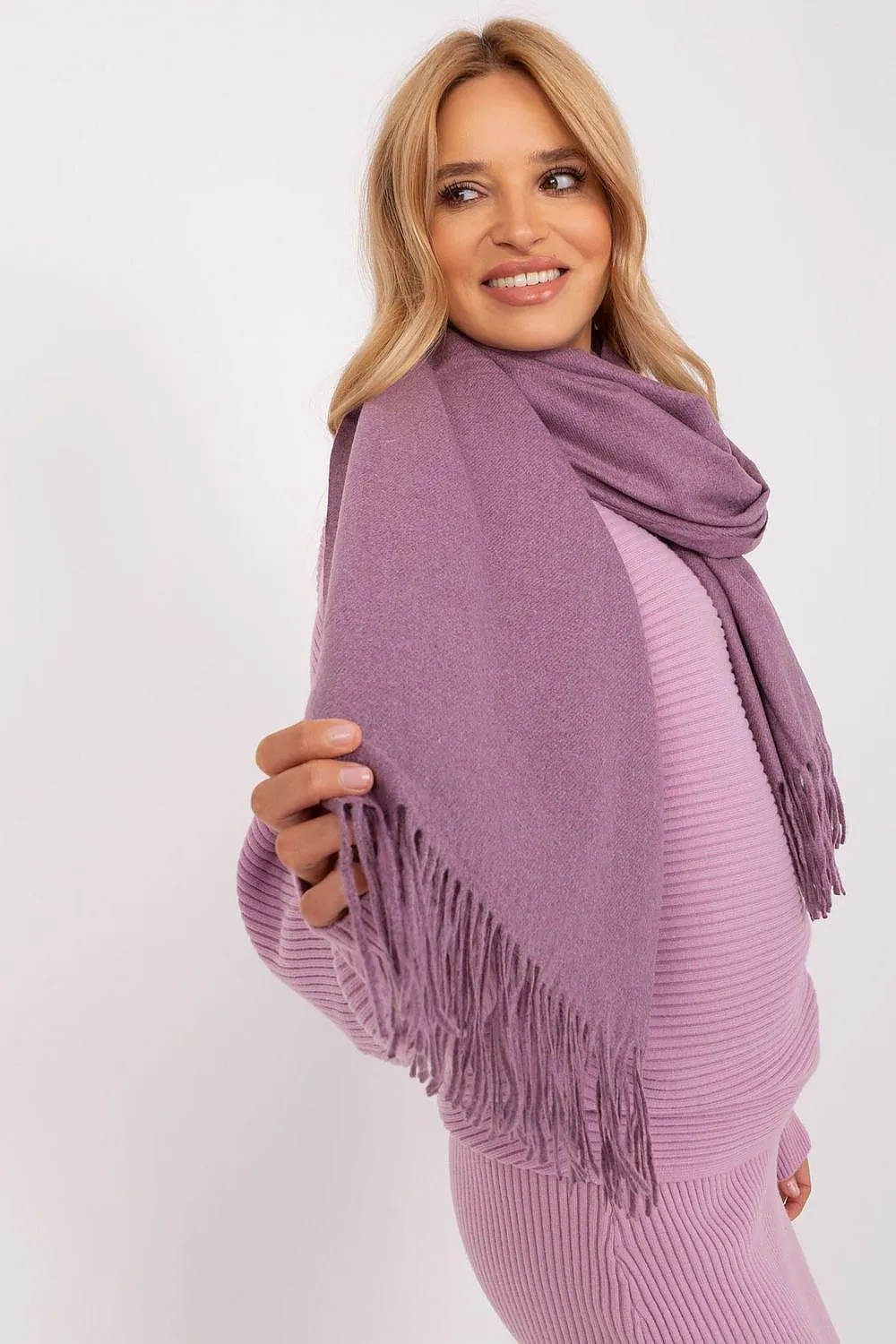 Chic Winter Wrap with Tassel Accents - Luxurious 100% Polyester, 196 cm Long