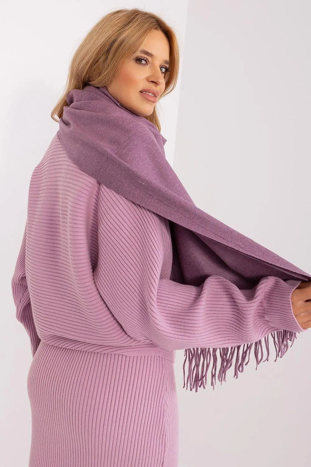 Chic Winter Wrap with Tassel Accents - Luxurious 100% Polyester, 196 cm Long