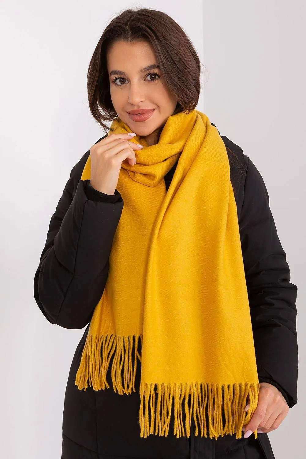 Chic Winter Wrap with Tassel Accents - Luxurious 100% Polyester, 196 cm Long