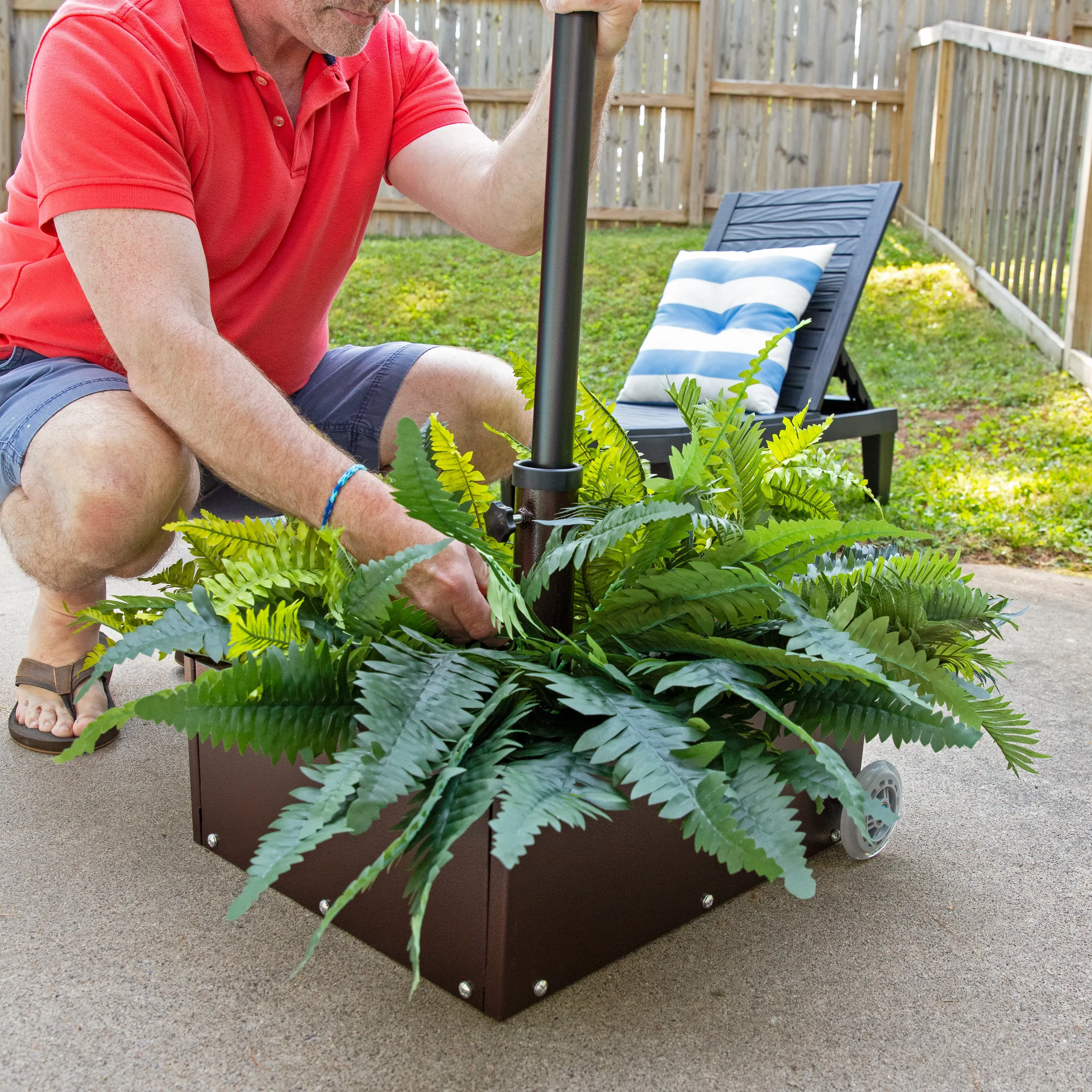 Sunnydaze Patio Umbrella Stand Planter with Wheels